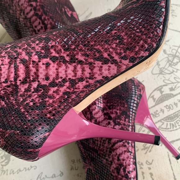 Bebe Purple Skakeskin Pointed Toe Boots - Picture 12 of 16